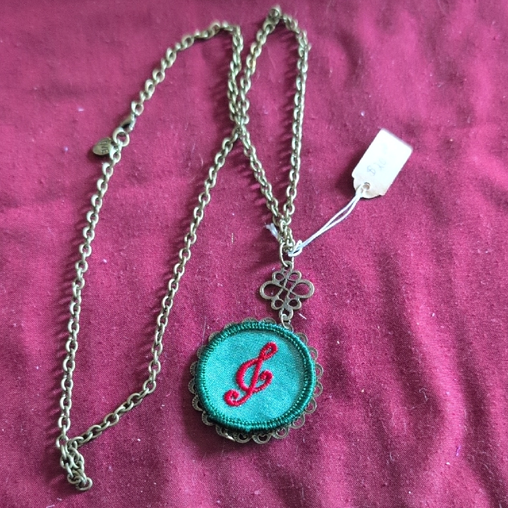 Elegant Green And Red Pendant Necklace